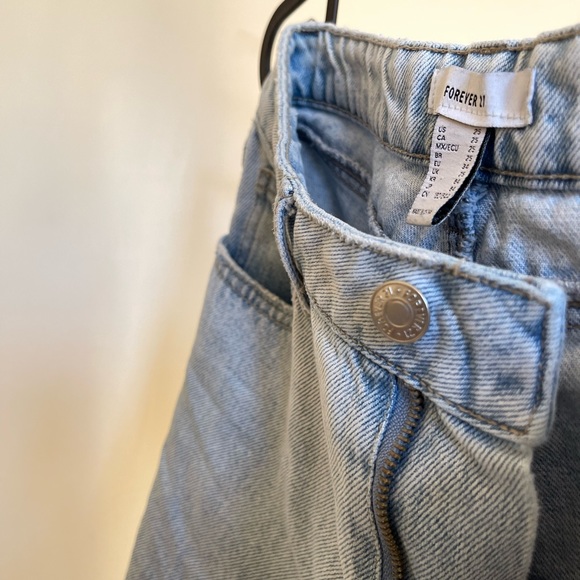 Forever 21 light blue straight leg jeans. - Picture 4 of 5